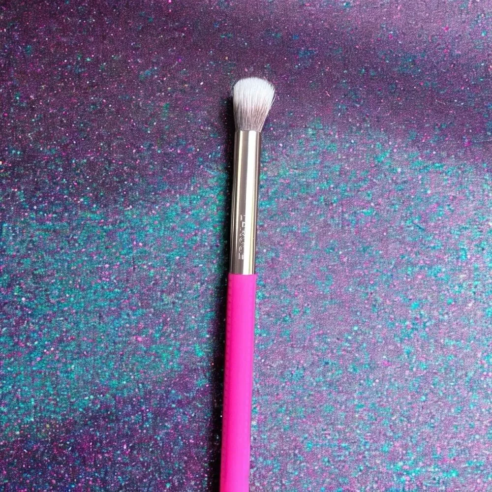 LARUCE BEAUTY Kayla 4-Piece Eye Makeup Brush Set in Pink New In Carrying Case